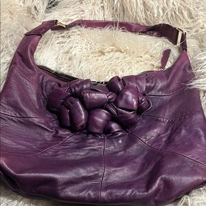 PREOWNED- DAVID & SCOTTI ELEGANT PURPLE LEATHER HOBO BAG